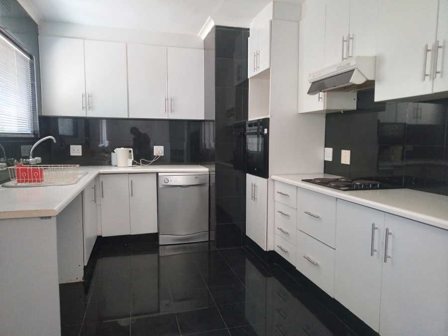 To Let 2 Bedroom Property for Rent in Country Club Western Cape